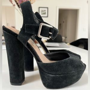 Steve Madden Platform Velvet Heels in black